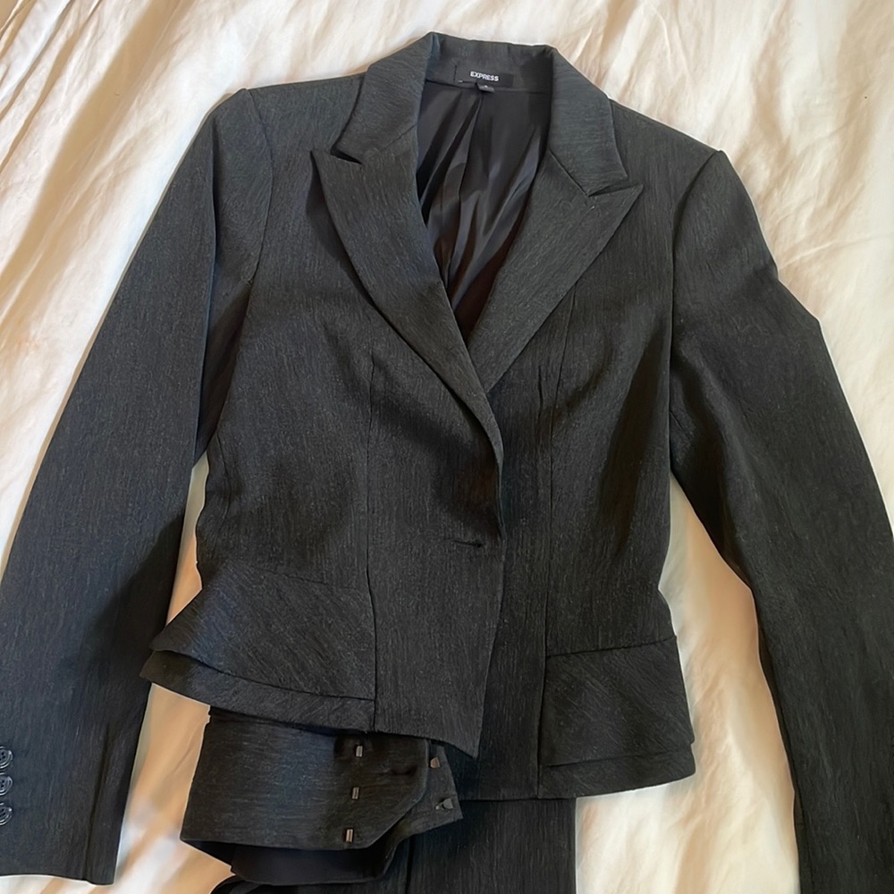 Express charcoal grey women’s suit jacket, size 6